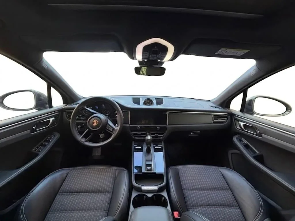 SUV Porsche Macan T 2025 en Medellín — foto 5
