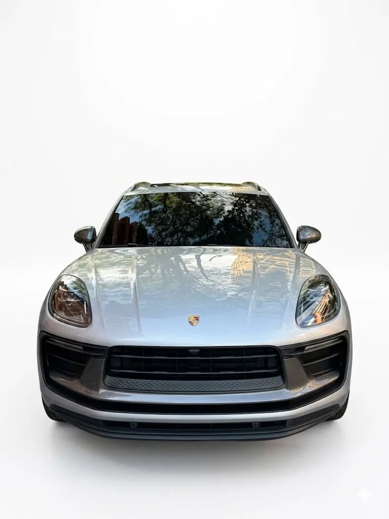 SUV Porsche Macan T 2025 en Medellín — foto 2