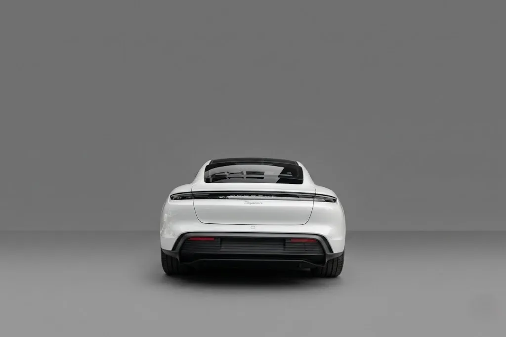 Sedán Porsche Taycan 2025 en Cali — foto 3