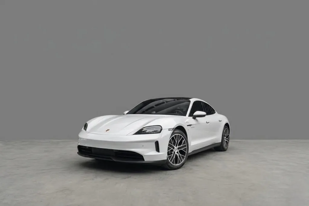 Sedã Porsche Taycan 2025 en Cali