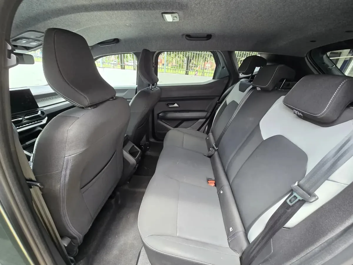 SUV Renault Duster Hybrid E-TECH 2027 en Medellín — foto 6