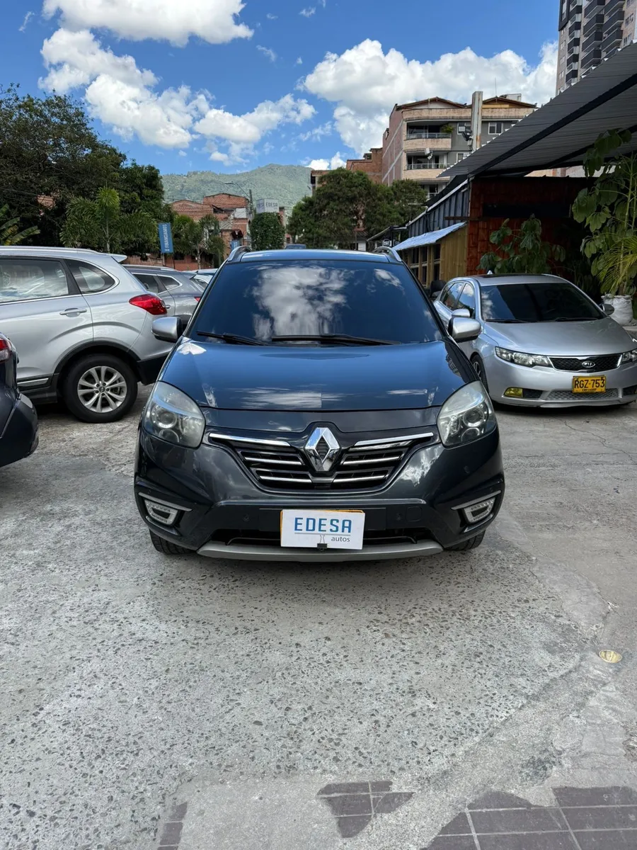 SUV Renault Koleos 2016 en Envigado — foto 3