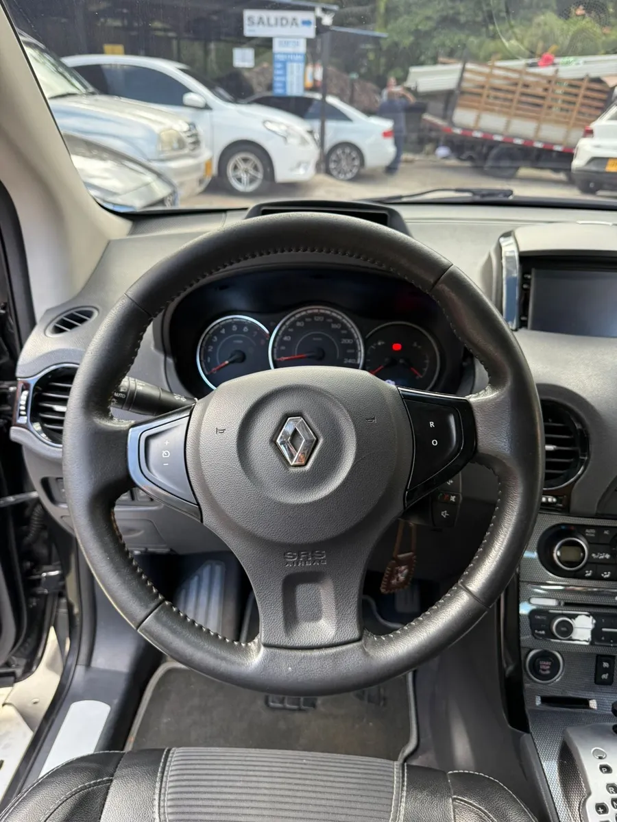 SUV Renault Koleos 2016 en Envigado — foto 11