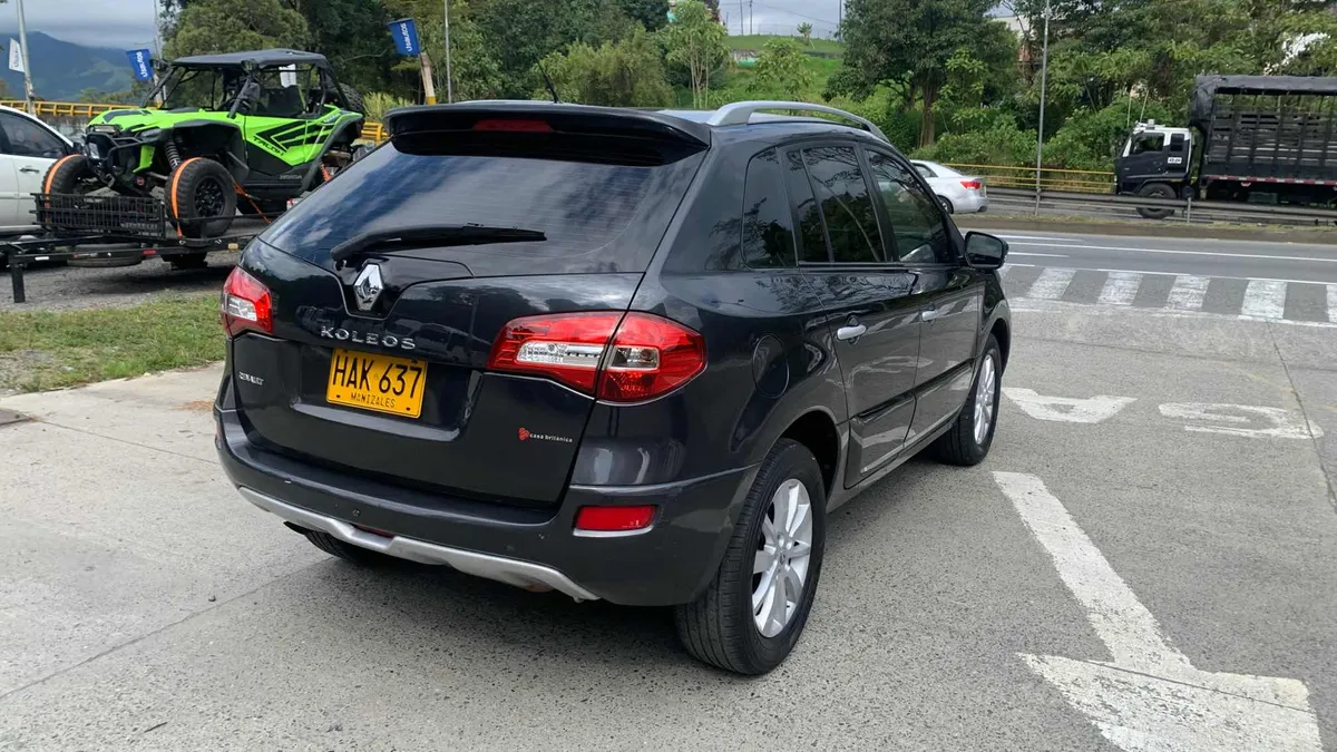 SUV Renault Koleos 2014 en Manizales — foto 6