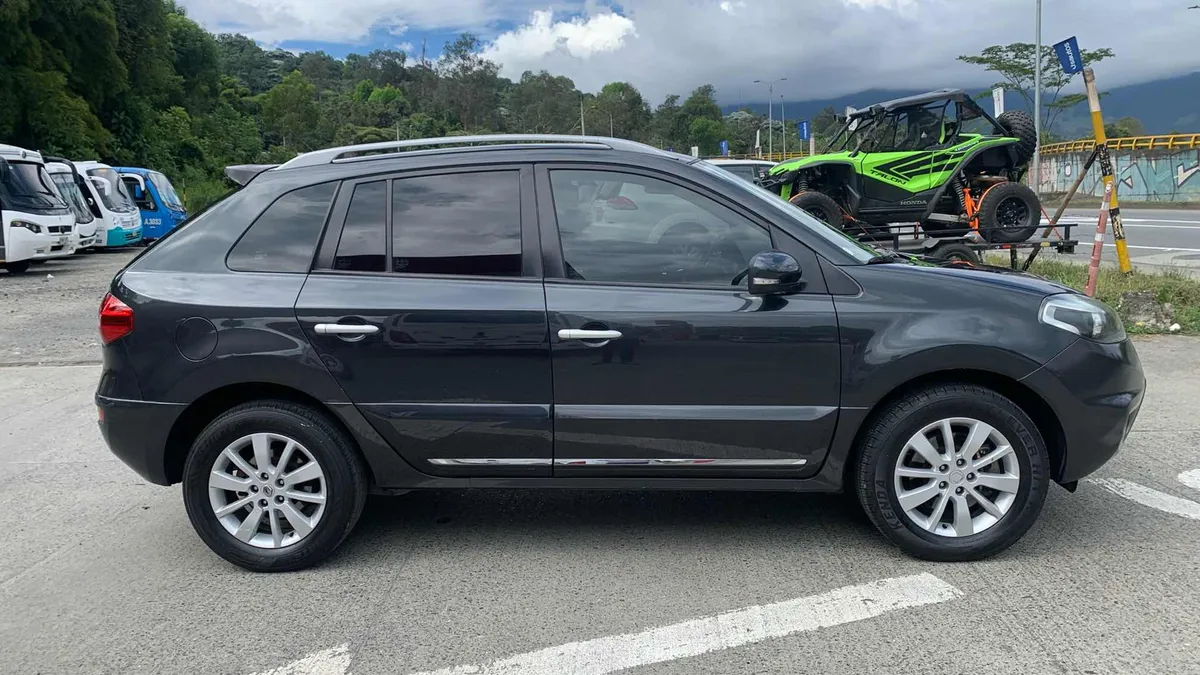SUV Renault Koleos 2014 en Manizales — foto 5