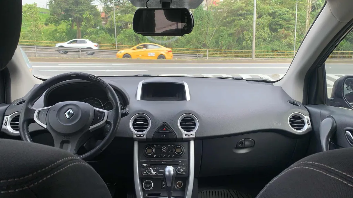 SUV Renault Koleos 2014 en Manizales — foto 7