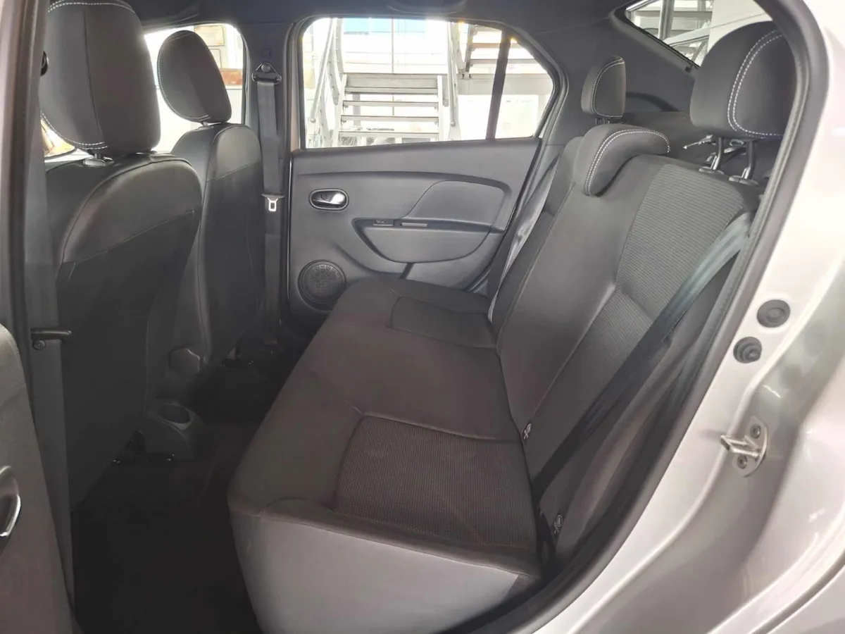 Sedã Renault Logan 2026 en Chía — foto 9