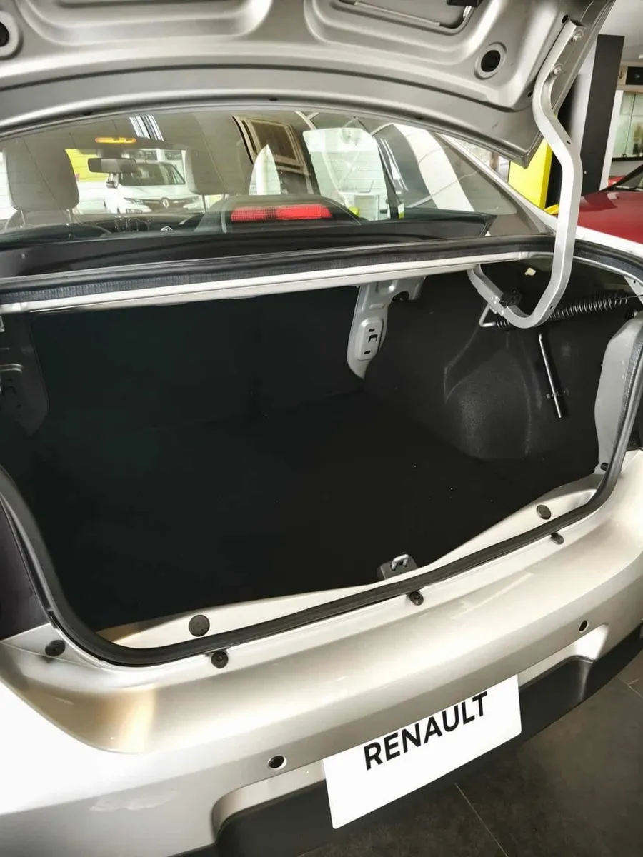 Sedã Renault Logan 2026 en Chía — foto 12