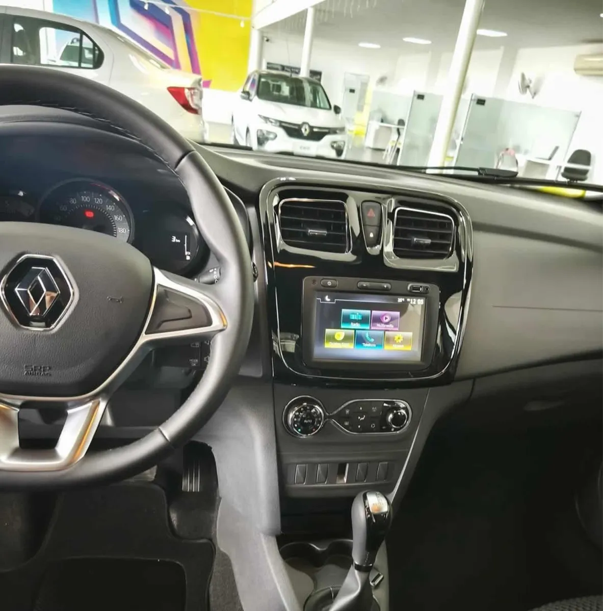 Sedã Renault Logan 2026 en Chía — foto 5