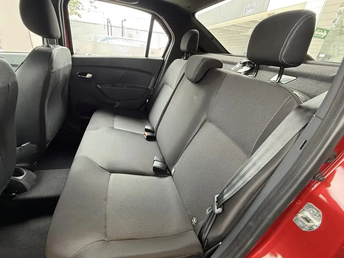 Sedán Renault Logan Life 2027 en Medellín — foto 7