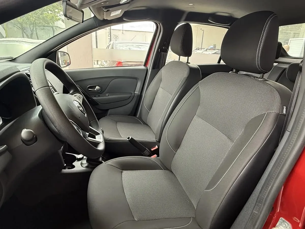 Sedán Renault Logan Life 2027 en Medellín — foto 6