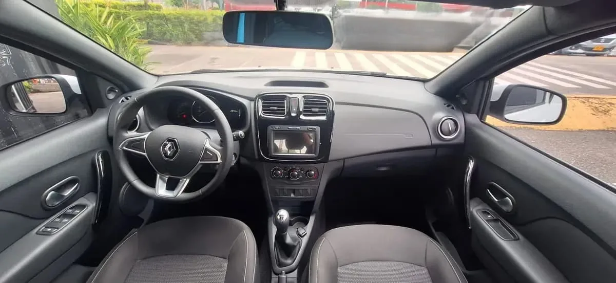 Hatchback Renault Sandero Life Plus 2026 en Medellín — foto 6