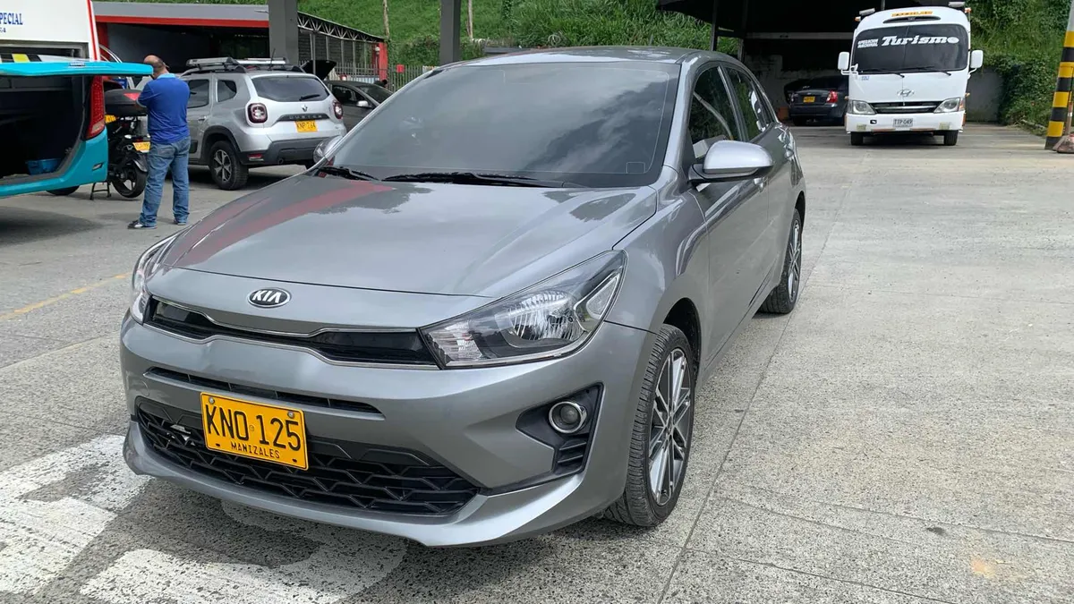 Hatchback Kia Rio Vibrant 2022 en Manizales — foto 3