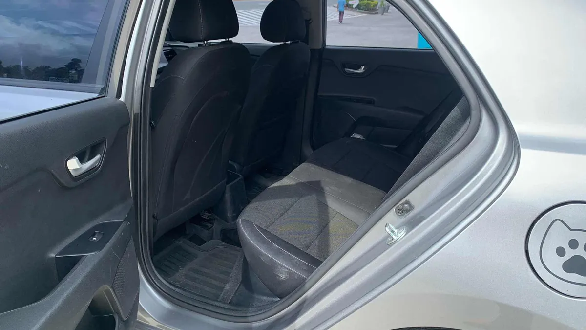 Hatchback Kia Rio Vibrant 2022 en Manizales — foto 8