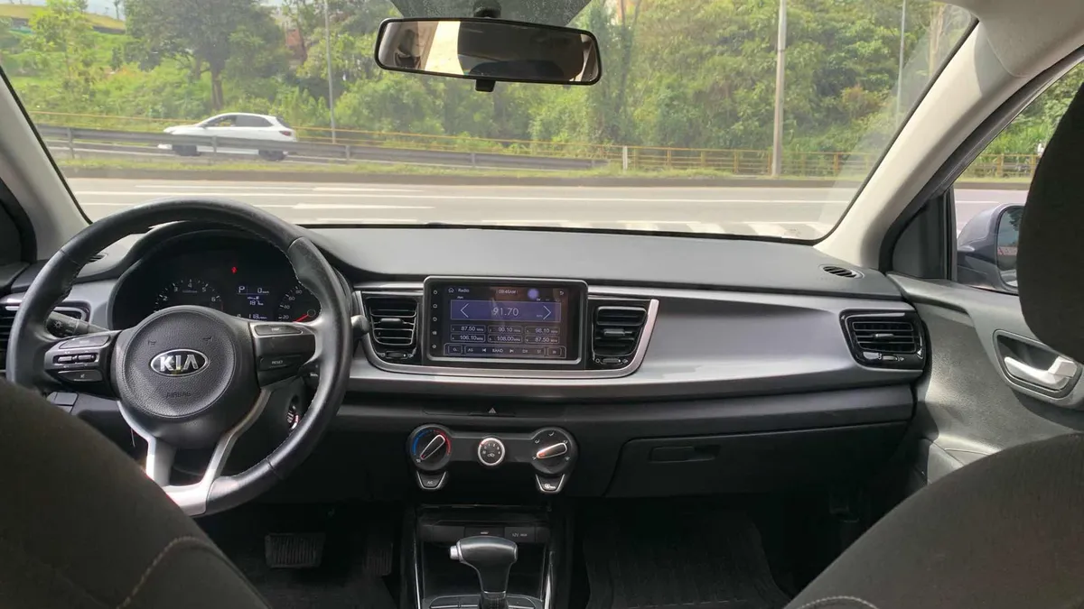 Hatchback Kia Rio Vibrant 2022 en Manizales — foto 7