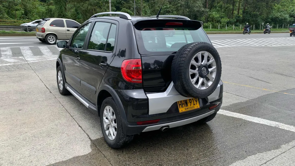 Hatchback Volkswagen Crossfox 2015 en Manizales — foto 2
