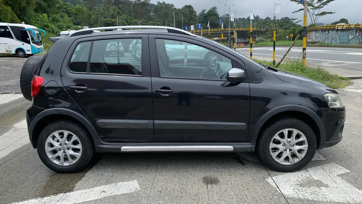 Hatchback Volkswagen Crossfox 2015 en Manizales — foto 3