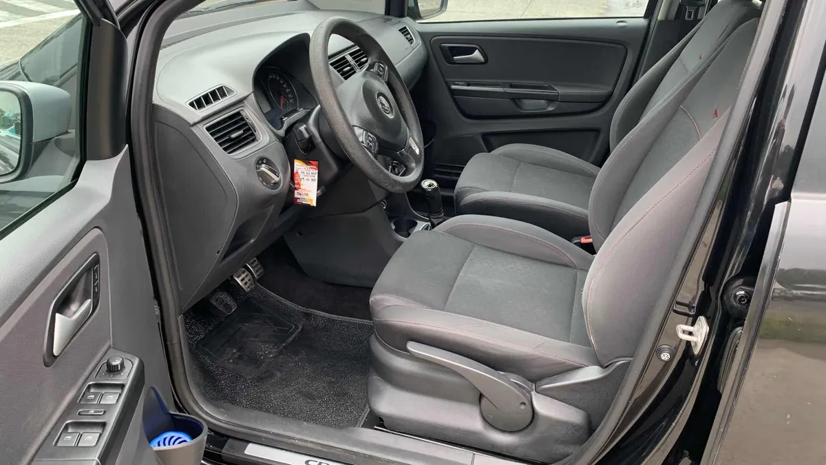Hatchback Volkswagen Crossfox 2015 en Manizales — foto 8