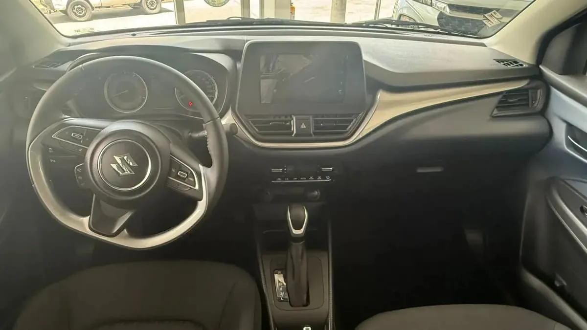 Hatchback Suzuki Baleno Cross 2026 en Medellín — foto 6