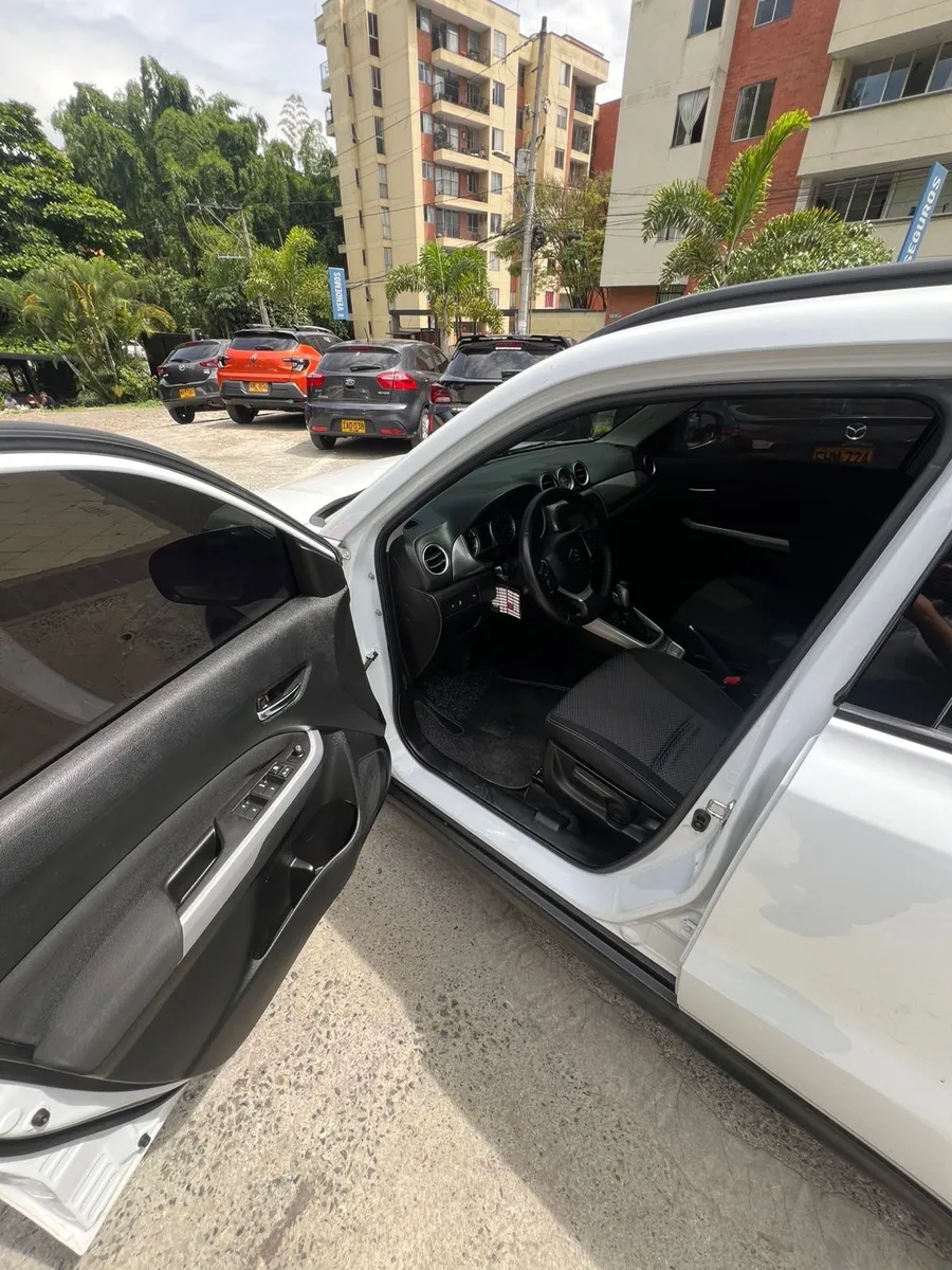 SUV Suzuki Vitara Suzuki 2018 en Envigado — foto 9