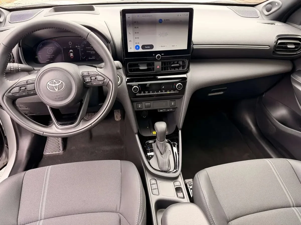 SUV Toyota Yaris Cross HEV 2026 en Cúcuta — foto 6