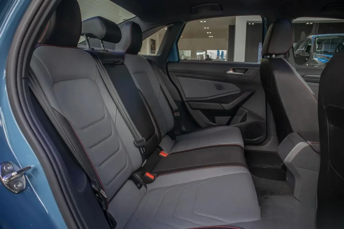 Sedán Volkswagen Jetta GLI 2026 en Bogotá — foto 5