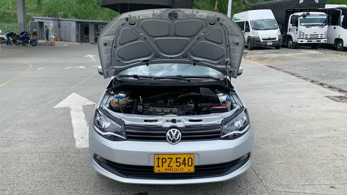 Sedã Volkswagen Voyage 2016 en Manizales — foto 6