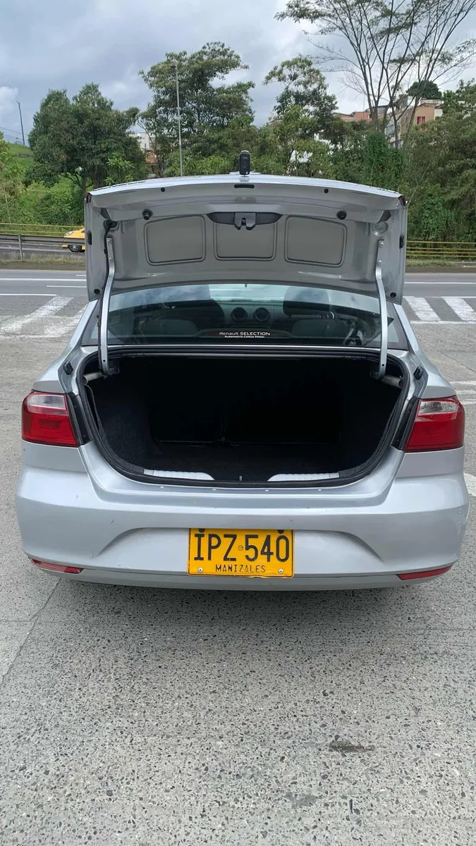 Sedã Volkswagen Voyage 2016 en Manizales — foto 7