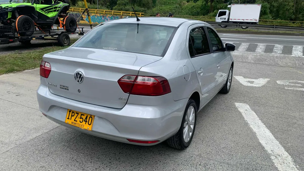Sedã Volkswagen Voyage 2016 en Manizales — foto 4
