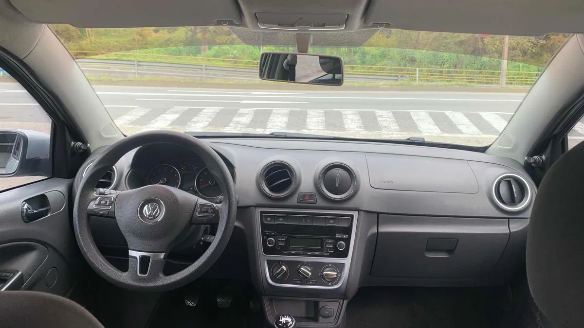 Sedã Volkswagen Voyage 2016 en Manizales — foto 10