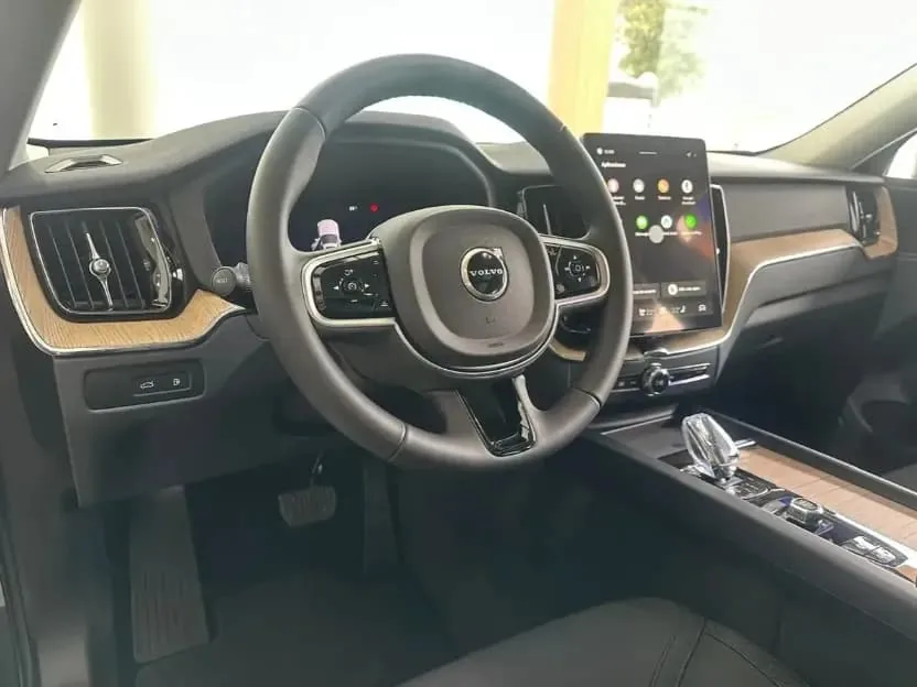 SUV Volvo XC 60 T6 2026 en Soledad — foto 4