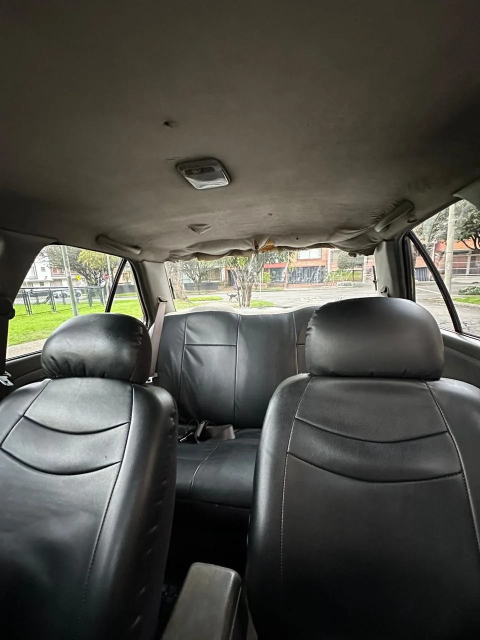 Sedán Nissan Sentra B13 1994 en Bogotá — foto 11