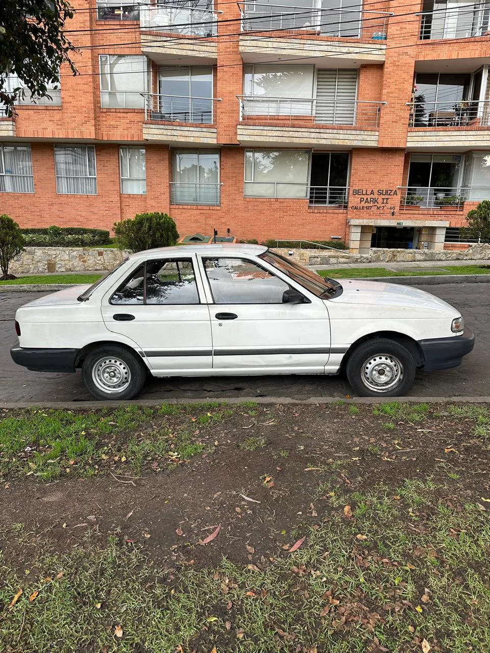Sedán Nissan Sentra B13 1994 en Bogotá — foto 2