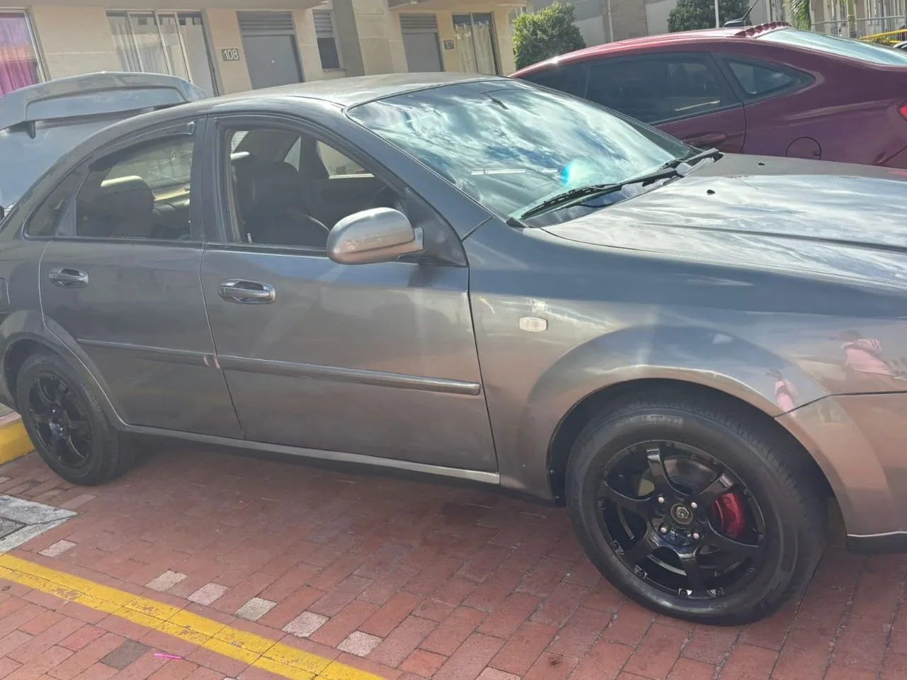Sedã Chevrolet Optra 2006 en Ibagué — foto 3