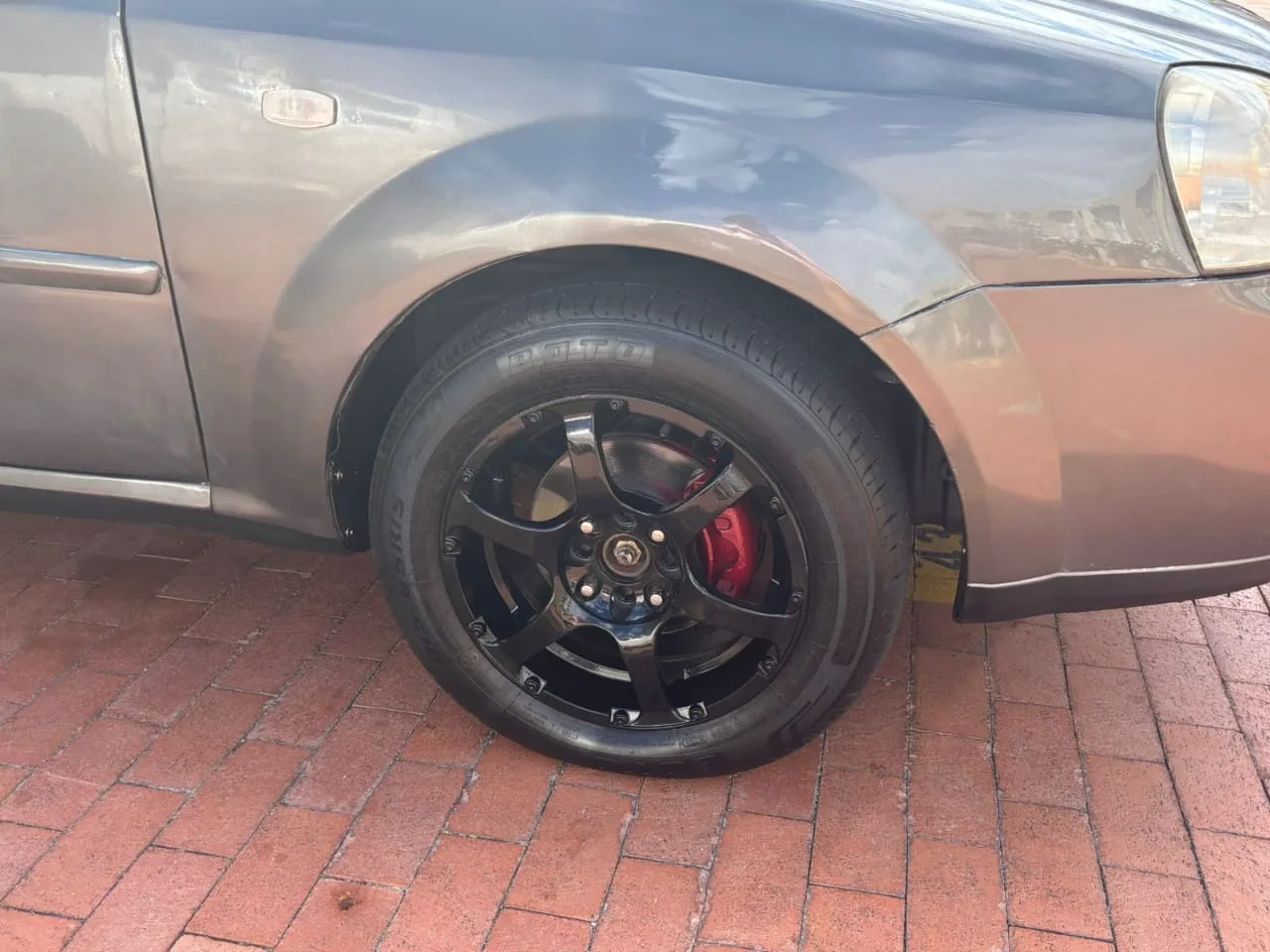Sedã Chevrolet Optra 2006 en Ibagué — foto 6