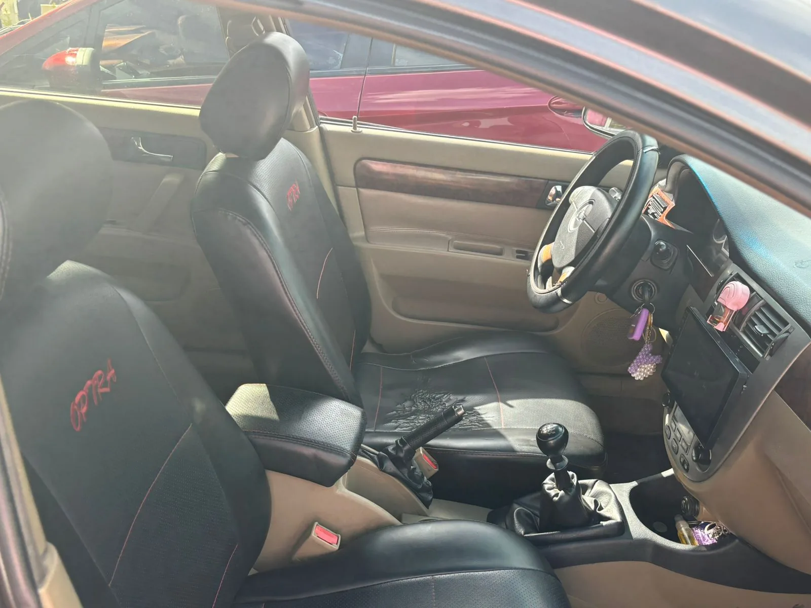 Sedã Chevrolet Optra 2006 en Ibagué — foto 7