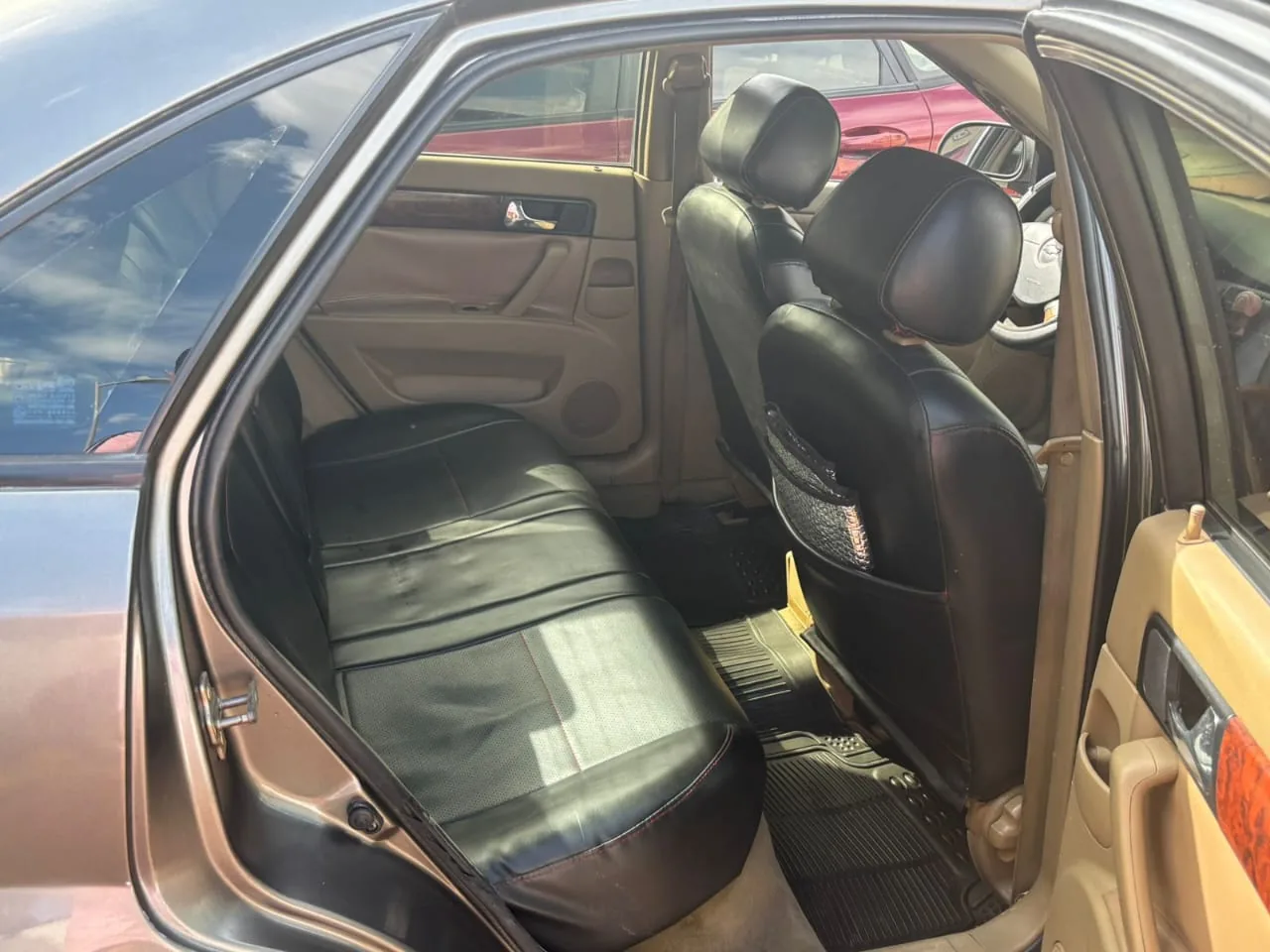 Sedã Chevrolet Optra 2006 en Ibagué — foto 8