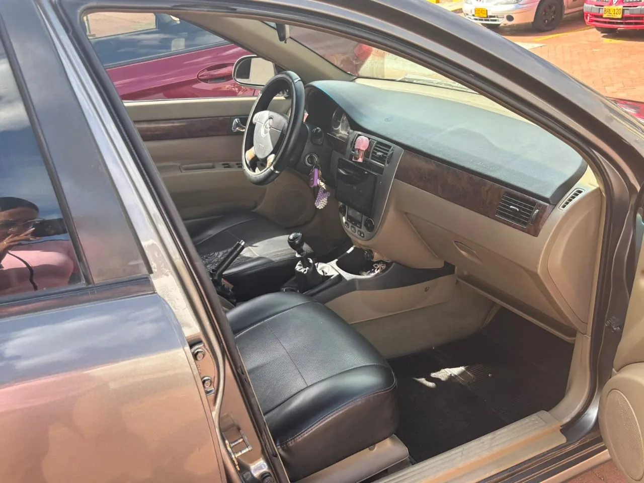 Sedã Chevrolet Optra 2006 en Ibagué — foto 10