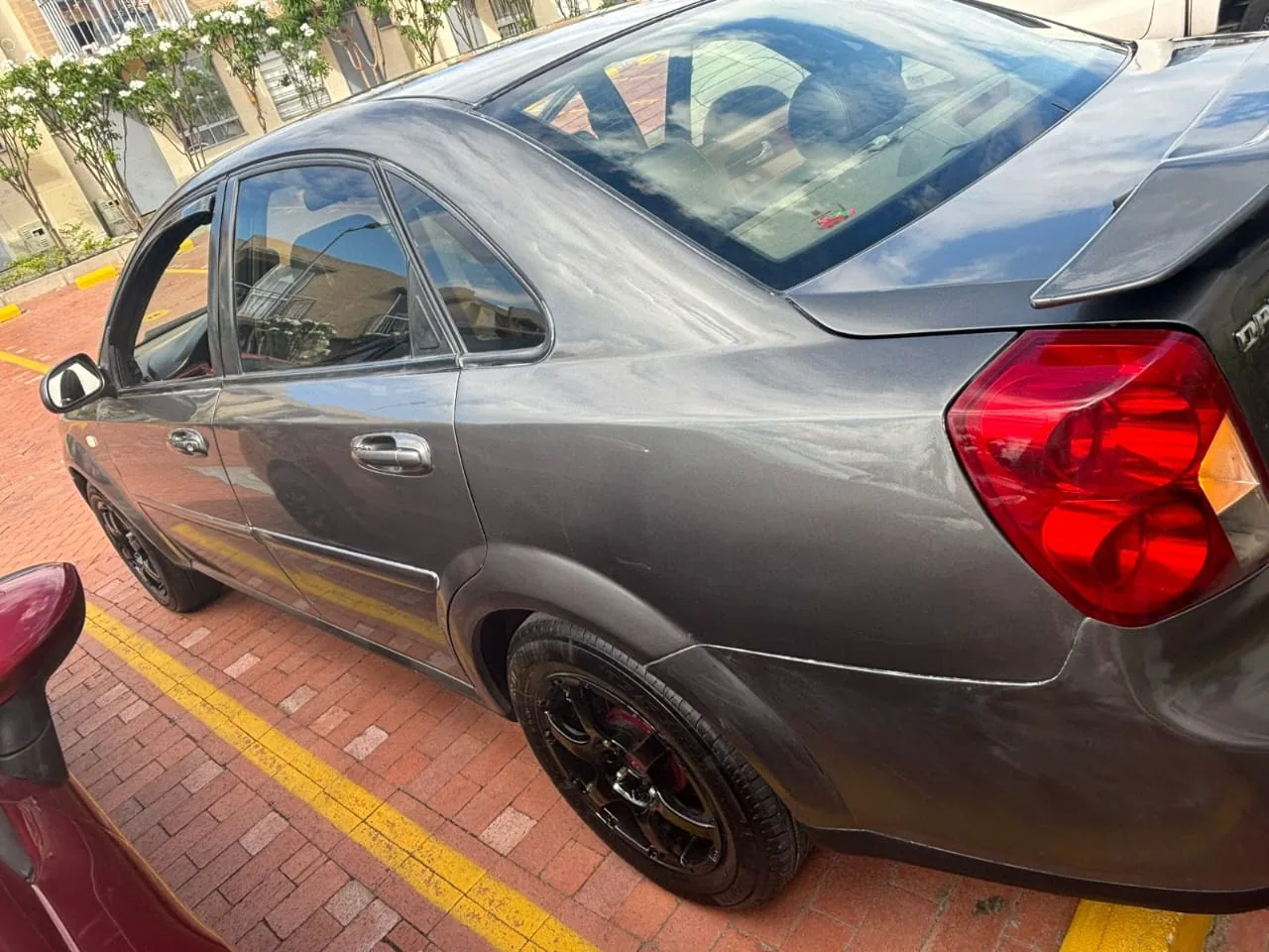 Sedã Chevrolet Optra 2006 en Ibagué — foto 12