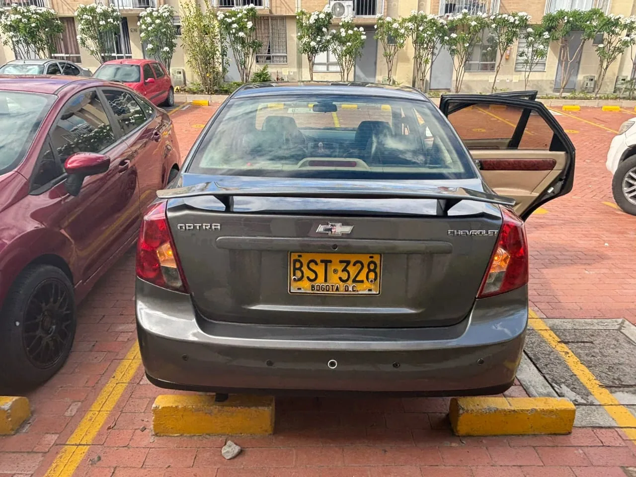 Sedã Chevrolet Optra 2006 en Ibagué — foto 13