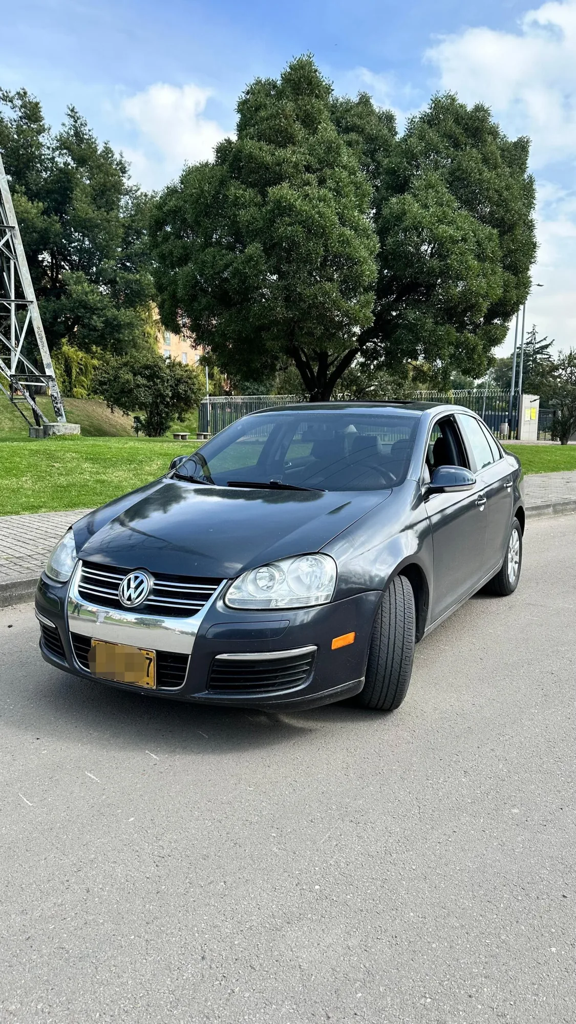 Sedán Volkswagen Bora 2006 en Bogotá — foto 2