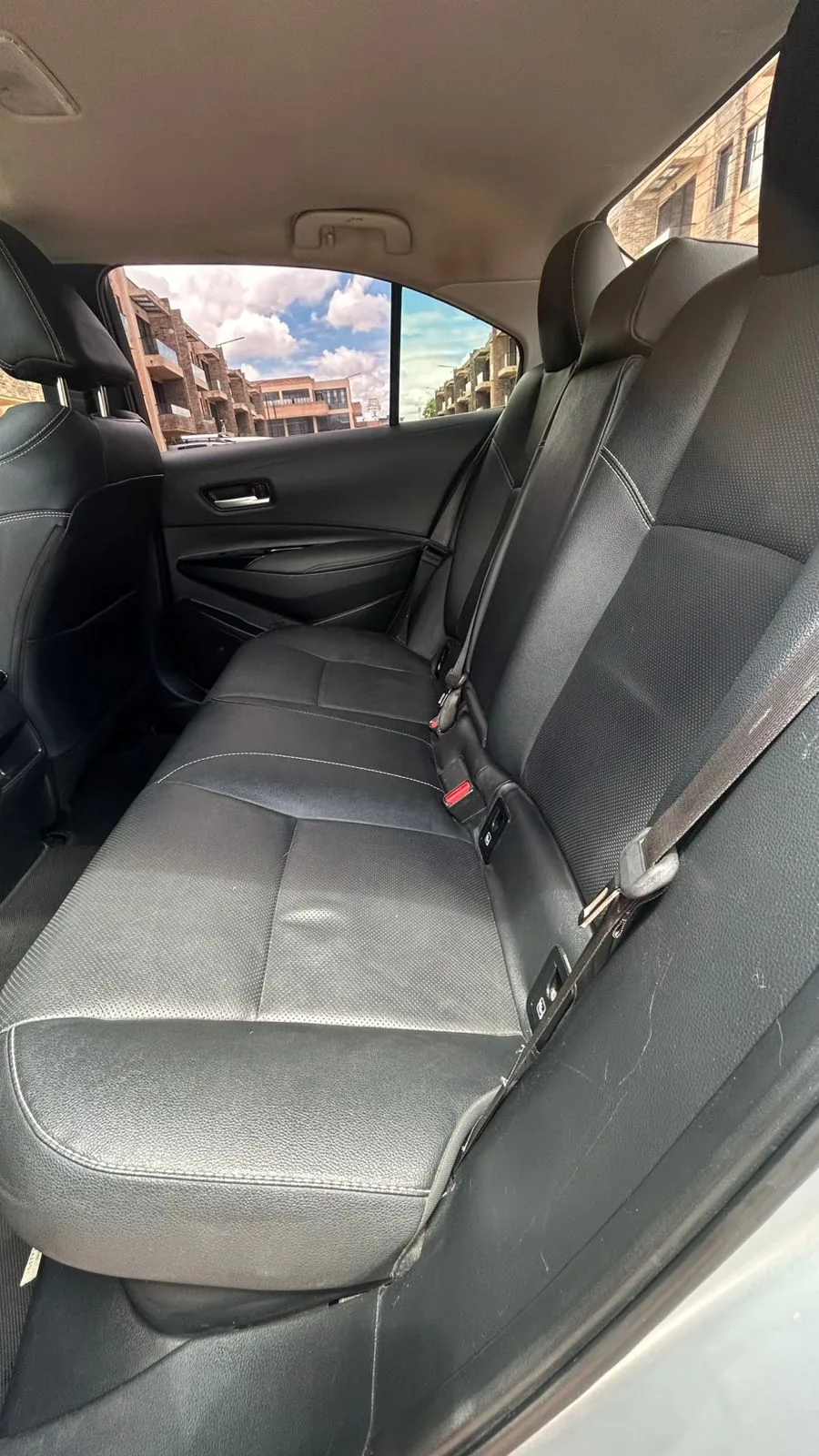 Sedã Toyota Corolla 2020 hybrid en Bogotá — foto 7
