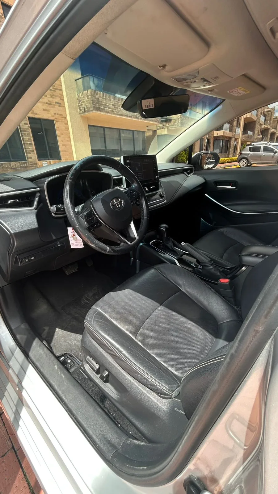 Sedã Toyota Corolla 2020 hybrid en Bogotá — foto 6