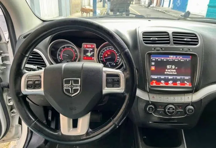 Caminhonete Dodge Journey 2100 2.4 Se 7A  AT en Bogotá — foto 5
