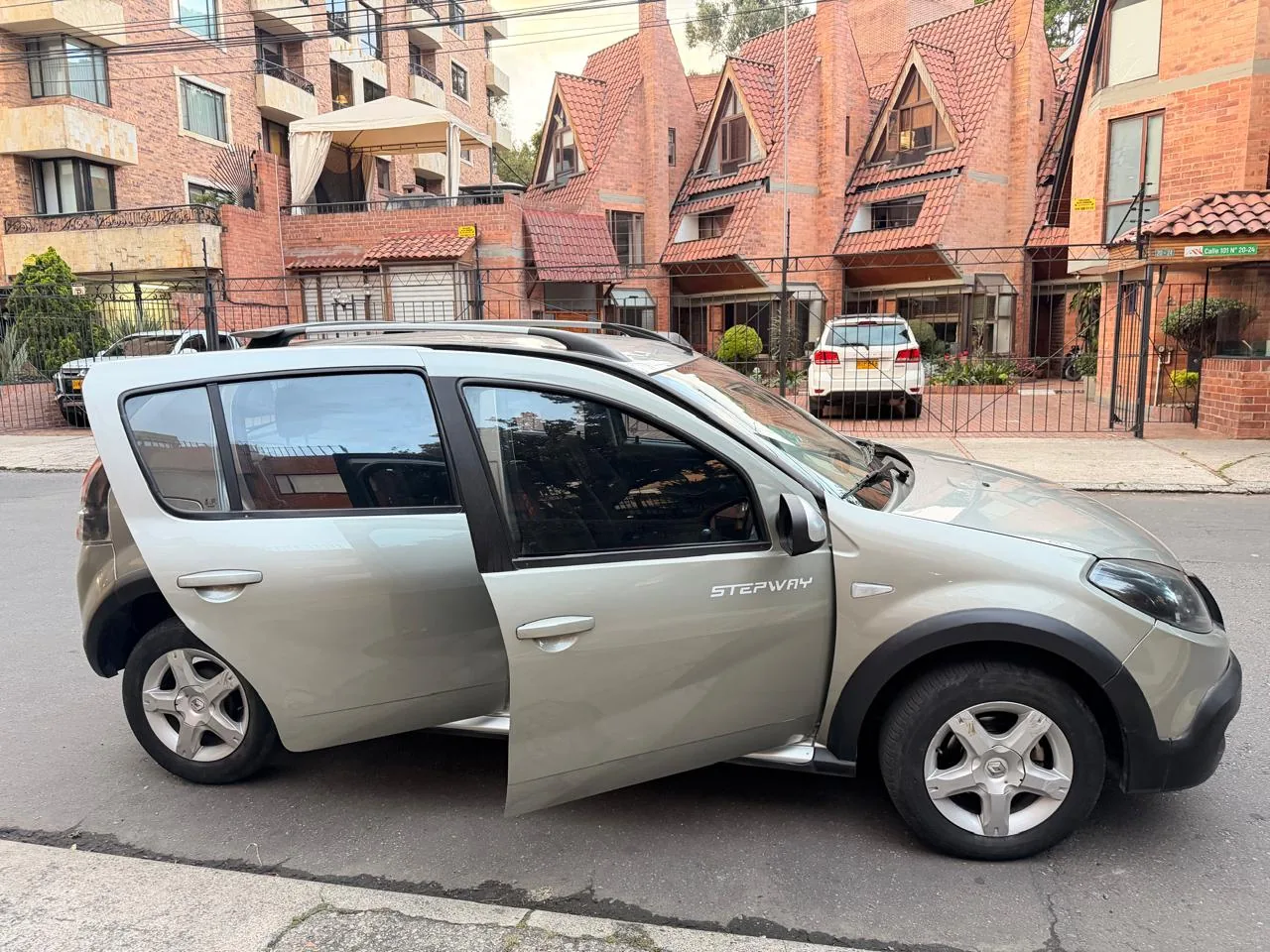 Hatchback Renault Stepway 2015 en Bogotá — foto 9