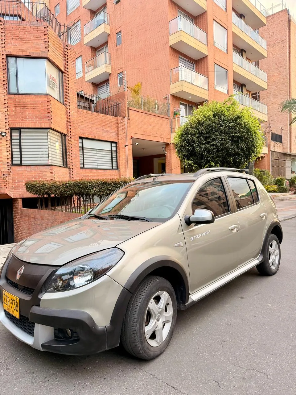 Hatchback Renault Stepway 2015 en Bogotá — foto 2