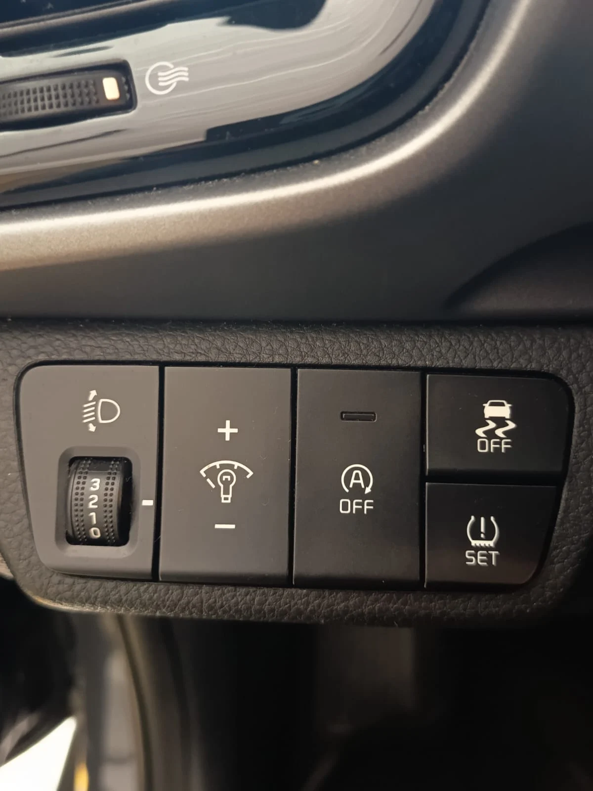 Hatchback Kia Stonic 2023 Zenith en Medellín — foto 11