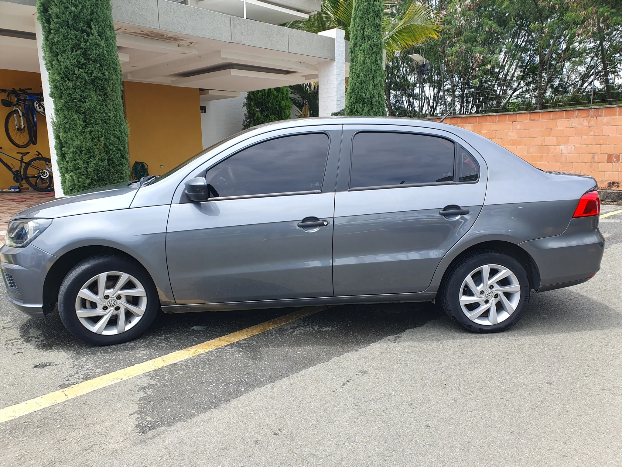 Sedã Volkswagen Voyage 2022 Confortline 1.6 en Jamundí — foto 4
