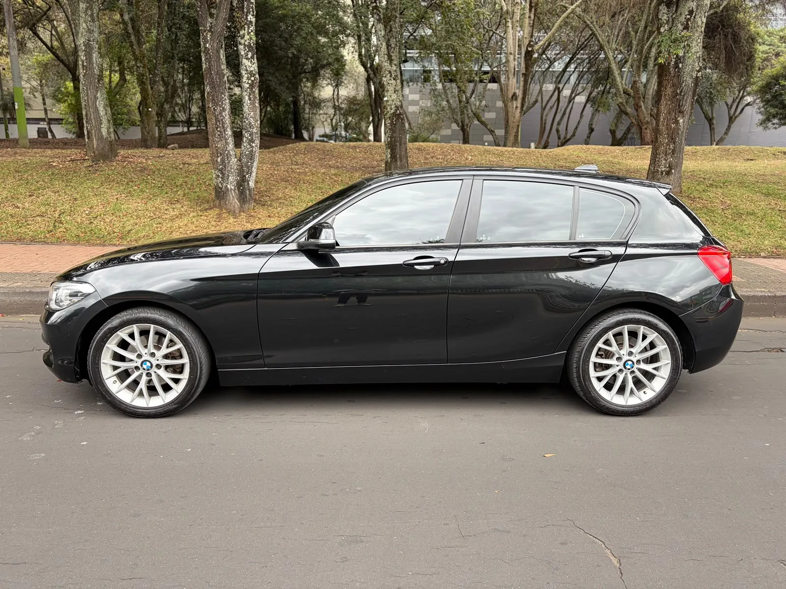 Hatchback BMW 118i 2019 120I CONFORT en Bogotá — foto 6