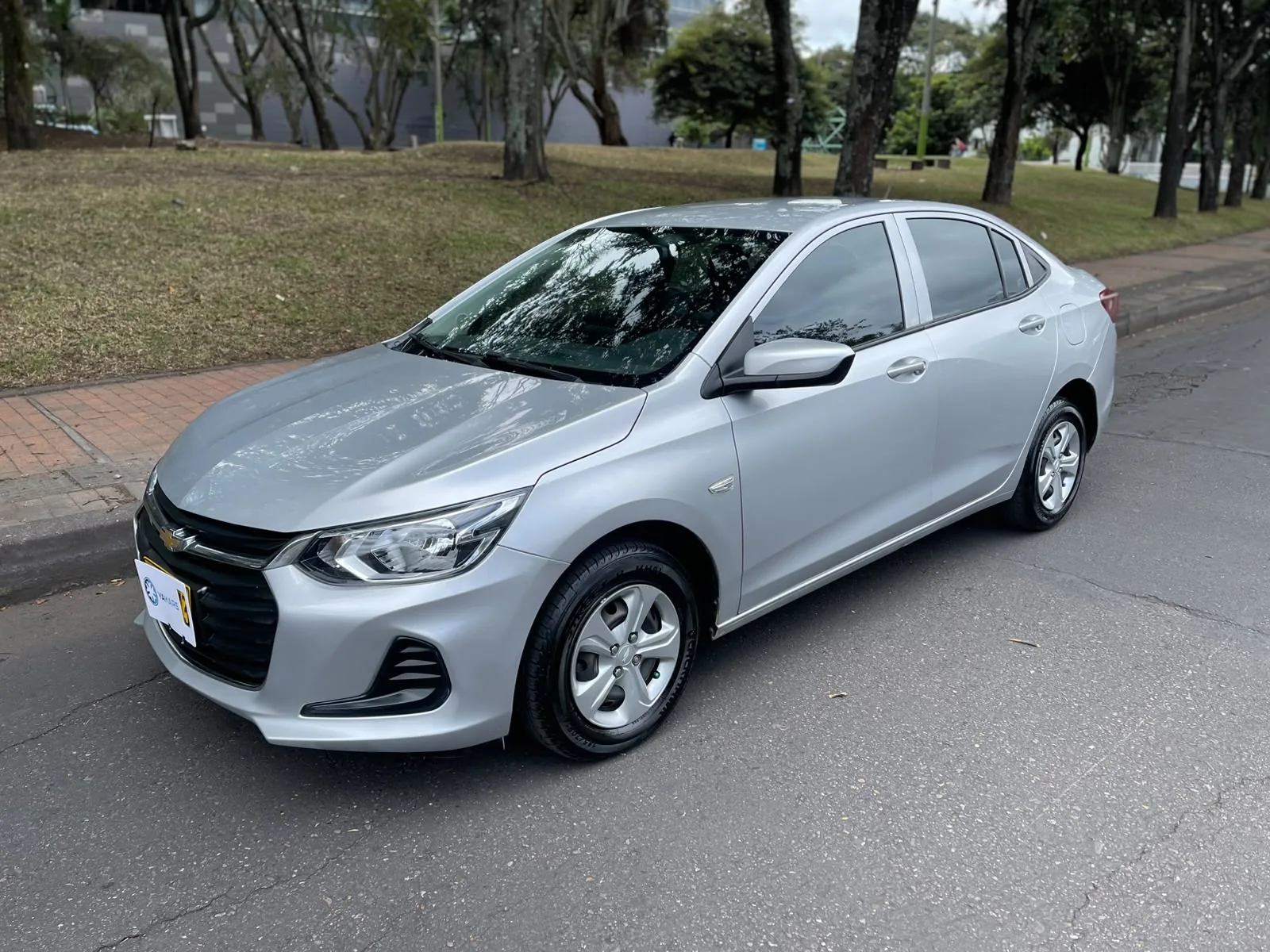 Sedán Chevrolet Onix LT 2023 1.0L TURBO MT en Bogotá